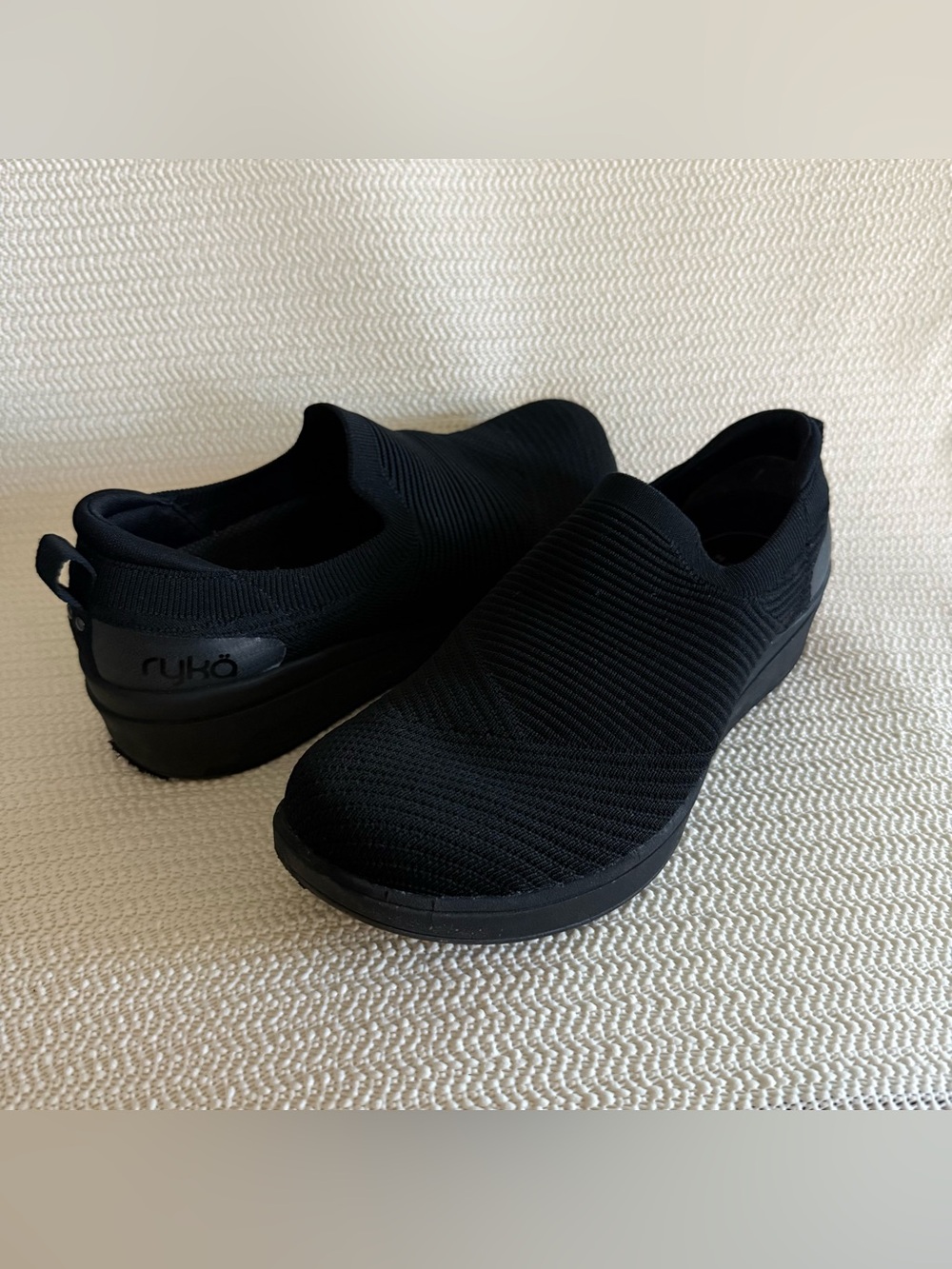 Ryka Womens 8.5 Black Slip On Walking Shoes Comfort Knit Athletic Sneakers